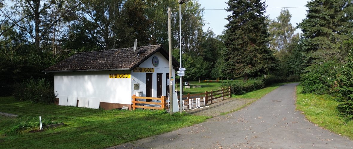 Einfahrt Minigolfplatz
